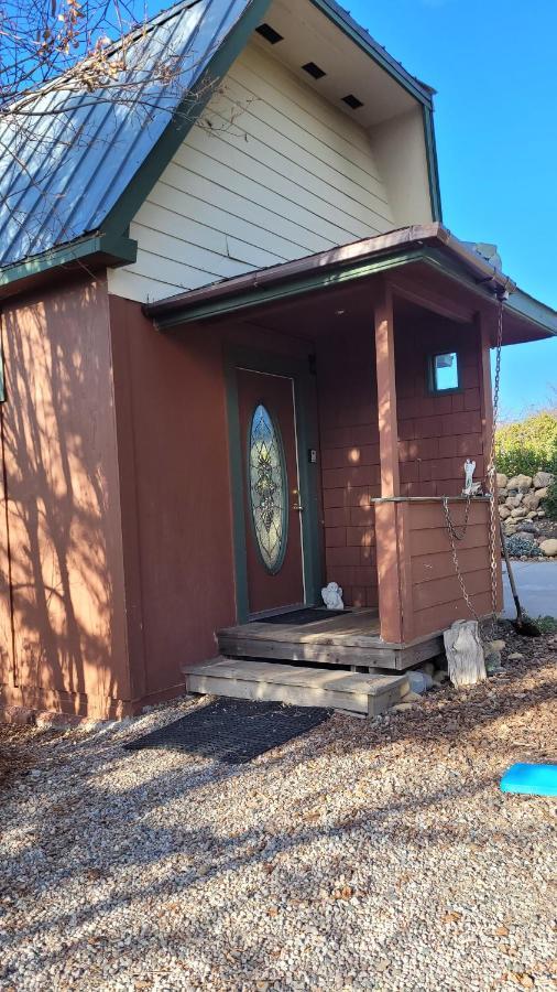 Angel Cottage With A Sauna Or The Cozy With A Jacuzzi Tub, Both Are Studios With A View Of Mount Shasta Extérieur photo