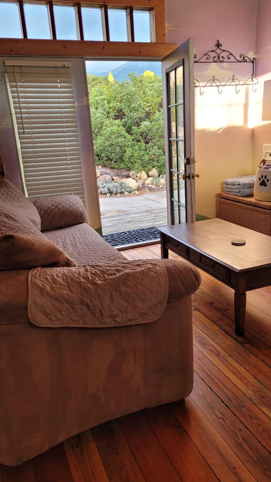 Angel Cottage With A Sauna Or The Cozy With A Jacuzzi Tub, Both Are Studios With A View Of Mount Shasta Chambre photo